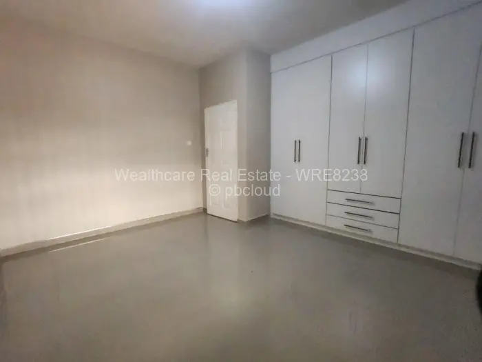 4 Bedroom House to Rent in Manresa