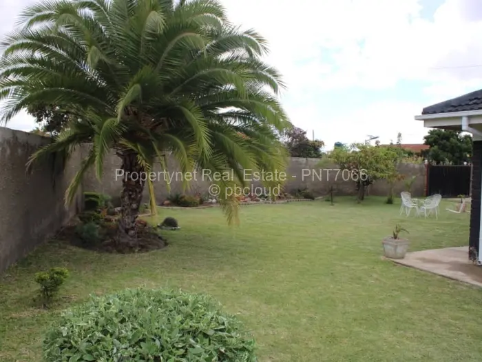 4 Bedroom House for Sale in Mainway Meadows, Harare