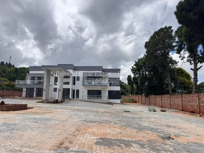 8 Bedroom House to Rent in Greystone Park