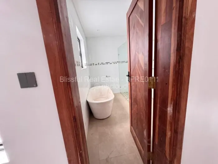 8 Bedroom House to Rent in Greystone Park