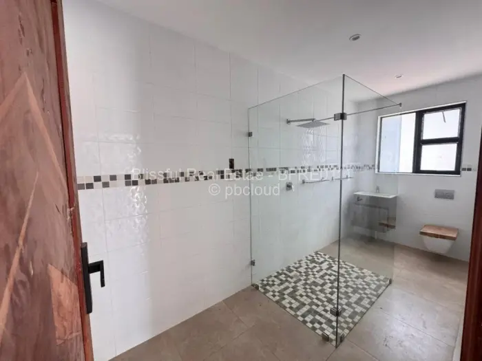 8 Bedroom House to Rent in Greystone Park