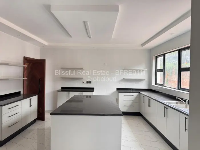 8 Bedroom House to Rent in Greystone Park