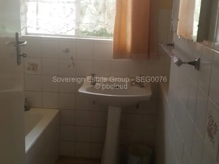 Flat/Apartment to Rent in Avondale West