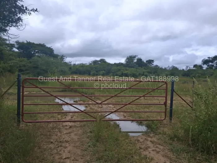 Commercial Stand for Sale in Beatrice, Beatrice