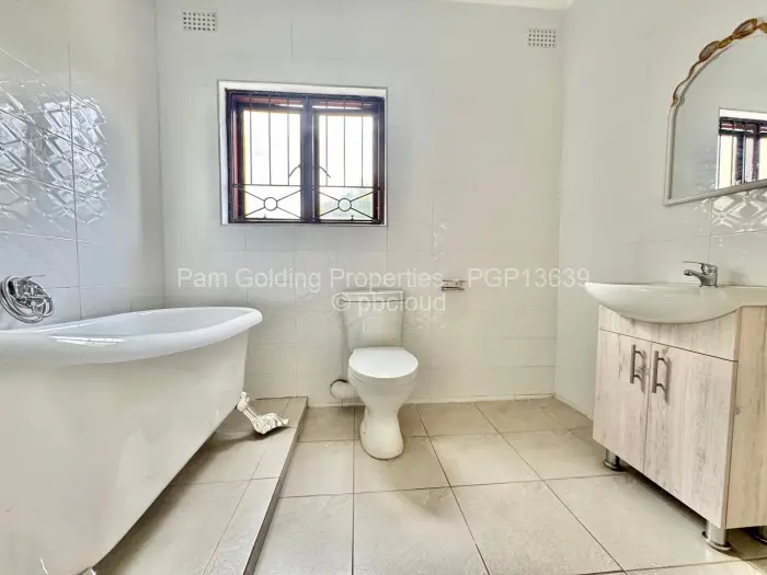 Townhouse/Cluster to Rent in Newlands, Harare