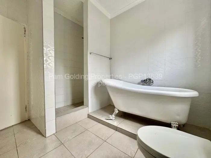 Townhouse/Cluster to Rent in Newlands, Harare