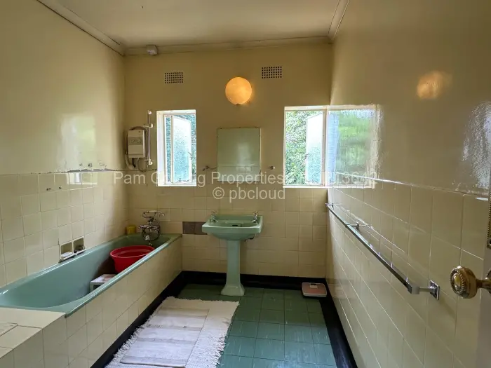 4 Bedroom House for Sale in Hillside Byo, Bulawayo