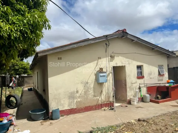 4 Bedroom House for Sale in Zengeza, Chitungwiza