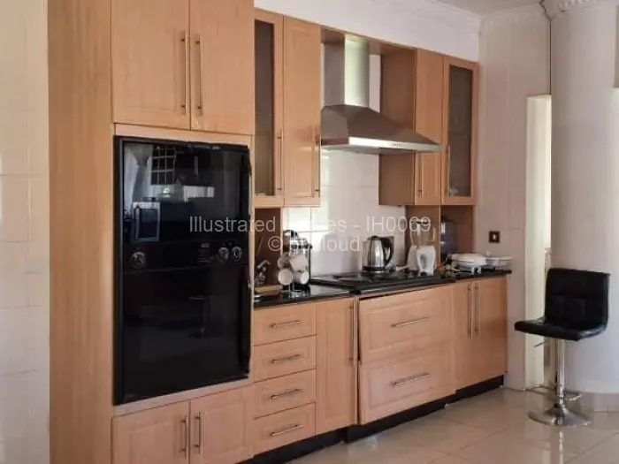 6 Bedroom House to Rent in Borrowdale Brooke, Harare