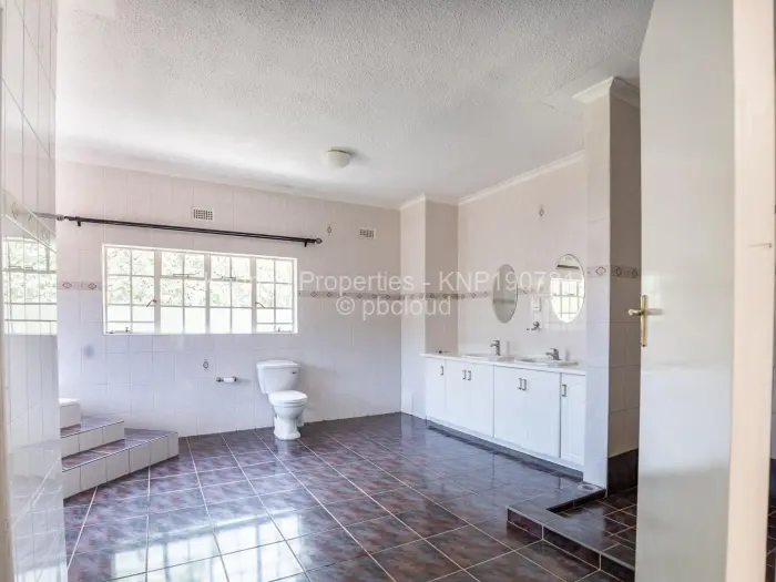 5 Bedroom House for Sale in Glen Lorne, Harare