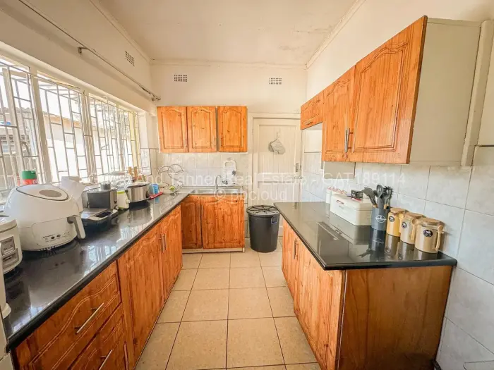 6 Bedroom House for Sale in Greendale North, Harare