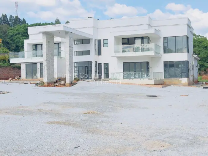 8 Bedroom House to Rent in Greystone Park, Harare