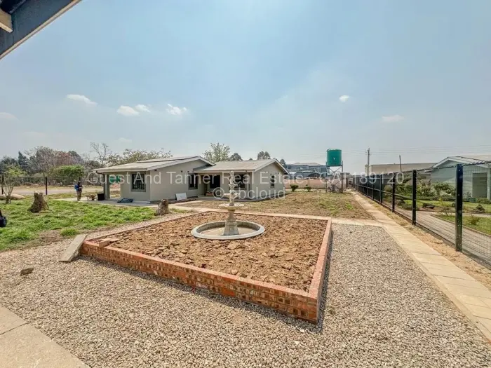 Townhouse/Cluster for Sale in Arlington, Harare