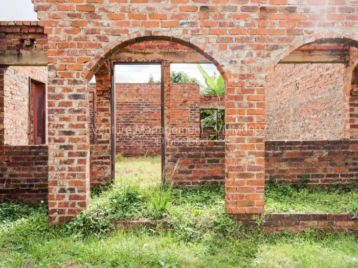 Townhouse/Cluster for Sale in Bluff Hill, Harare