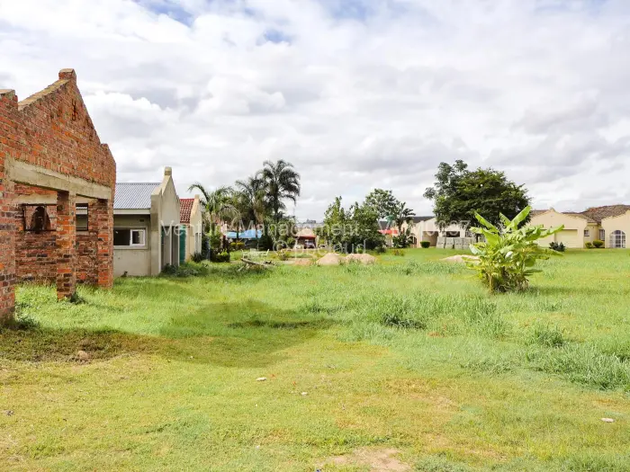 Townhouse/Cluster for Sale in Bluff Hill, Harare