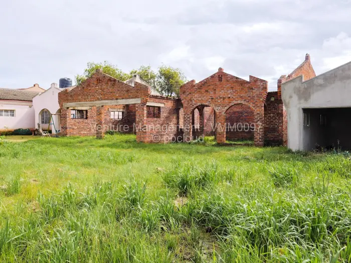 Townhouse/Cluster for Sale in Bluff Hill, Harare