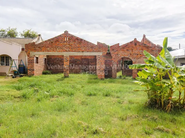 Townhouse/Cluster for Sale in Bluff Hill, Harare