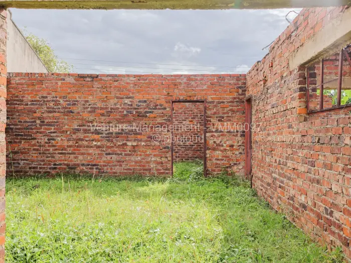 Townhouse/Cluster for Sale in Bluff Hill, Harare