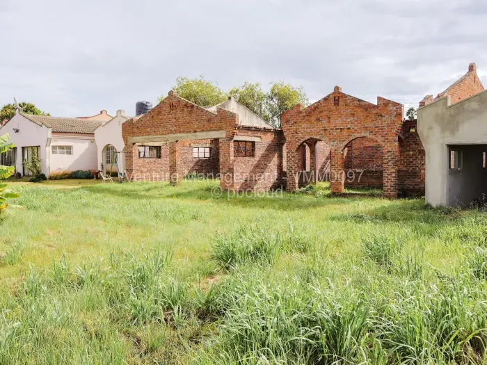 Townhouse/Cluster for Sale in Bluff Hill, Harare