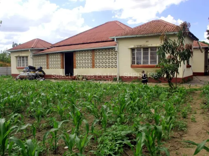5 Bedroom House for Sale in Waterfalls, Harare