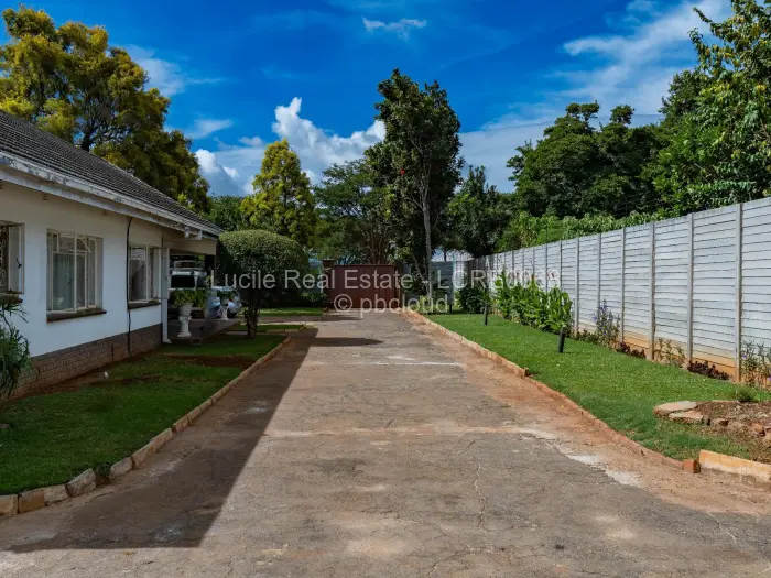 4 Bedroom House for Sale in Alexandra Park, Harare
