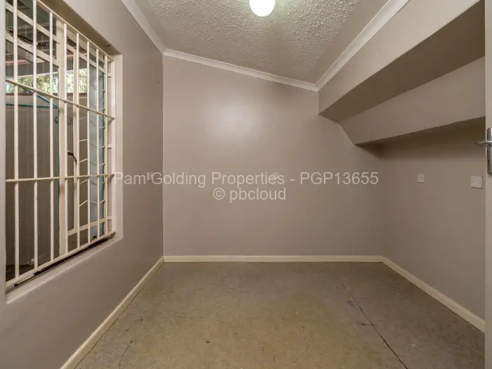 2 Bedroom Cottage/Garden Flat to Rent in Borrowdale