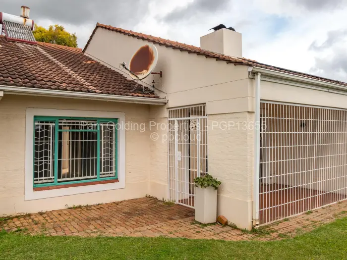 2 Bedroom Cottage/Garden Flat to Rent in Borrowdale