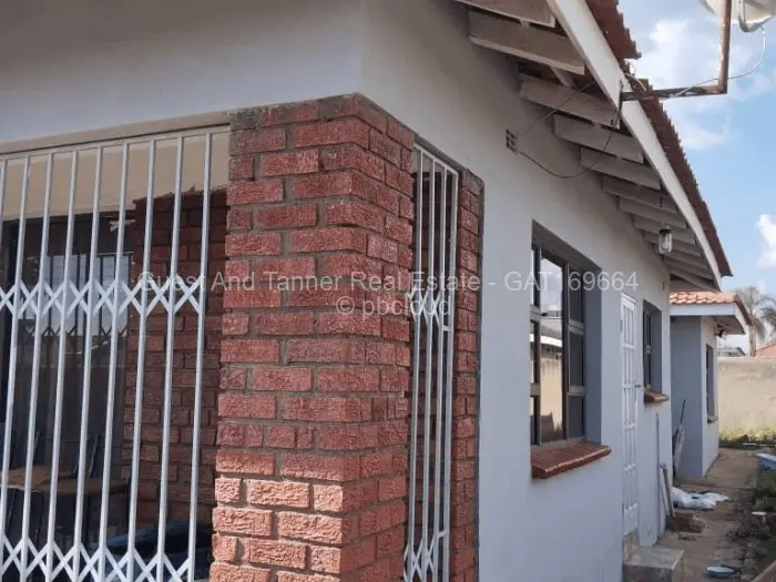 4 Bedroom House for Sale in Madokero Estates, Harare