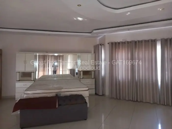 8 Bedroom House to Rent in Philadelphia, Harare