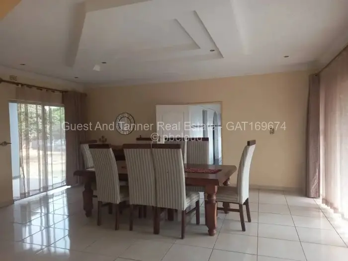 8 Bedroom House to Rent in Philadelphia, Harare