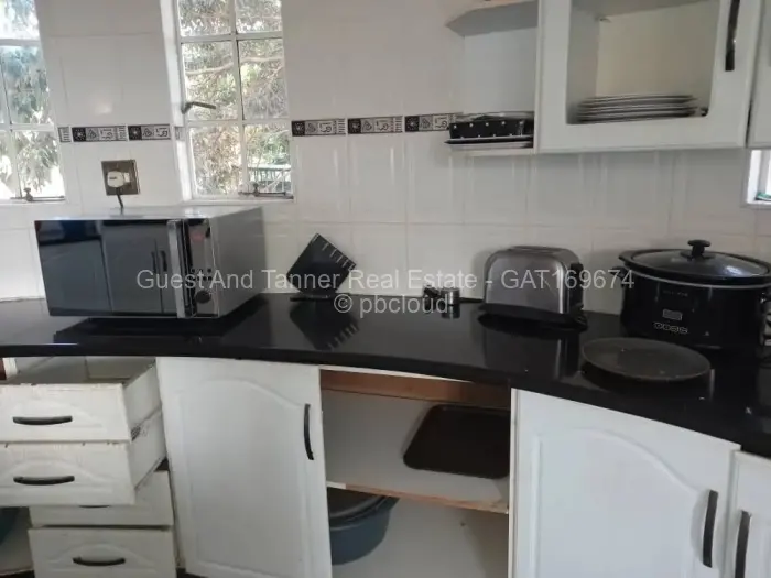 8 Bedroom House to Rent in Philadelphia, Harare
