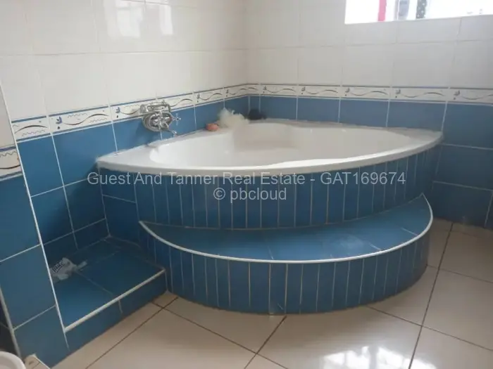 8 Bedroom House to Rent in Philadelphia, Harare