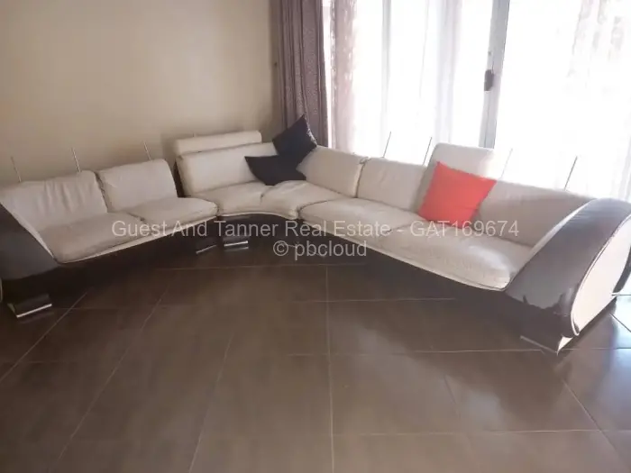 8 Bedroom House to Rent in Philadelphia, Harare