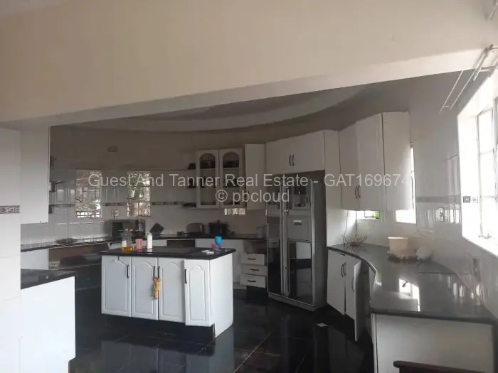 8 Bedroom House to Rent in Philadelphia, Harare