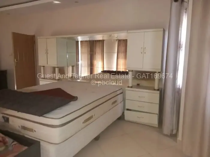 8 Bedroom House to Rent in Philadelphia, Harare