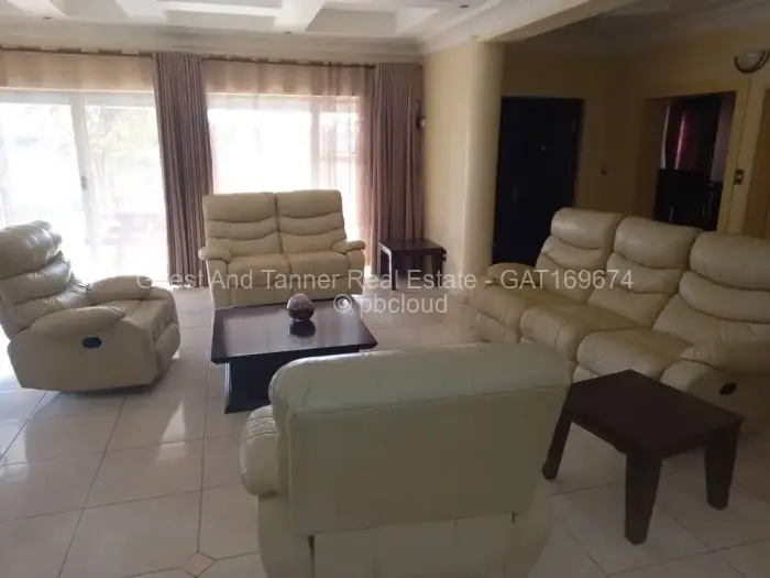 8 Bedroom House to Rent in Philadelphia, Harare