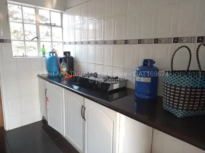 8 Bedroom House to Rent in Philadelphia, Harare