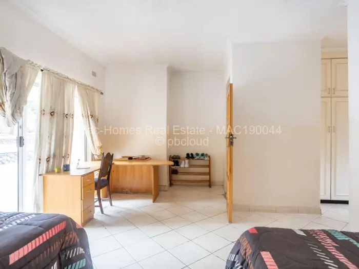 5 Bedroom House for Sale in Borrowdale, Harare