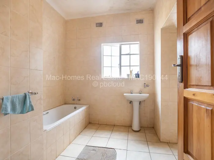 5 Bedroom House for Sale in Borrowdale, Harare