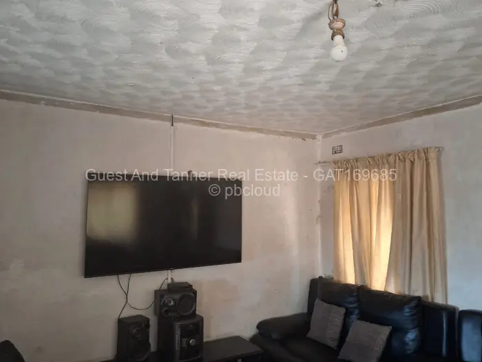 5 Bedroom House for Sale in Crowhill Views, Harare