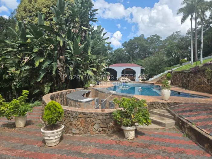 7 Bedroom House for Sale in Borrowdale, Harare
