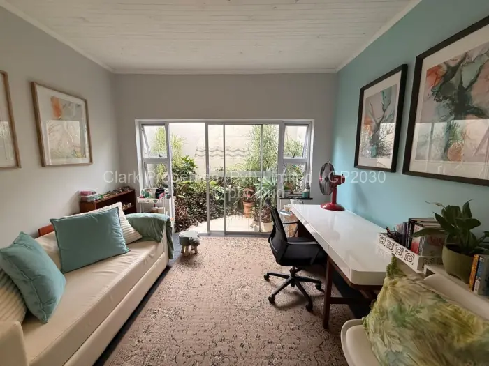 Office to Rent in Highlands