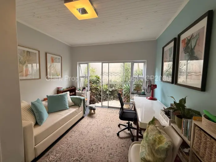 Office to Rent in Highlands