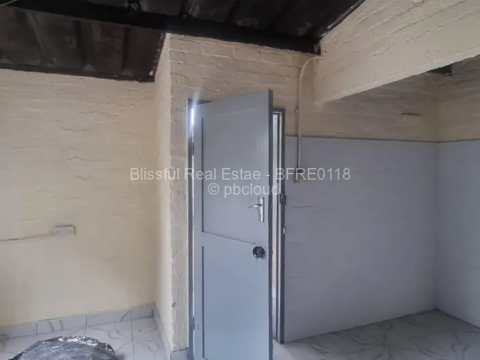 2 Bedroom House to Rent in Mufakose, Harare