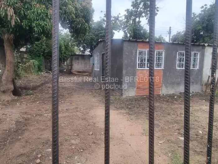 2 Bedroom House to Rent in Mufakose, Harare