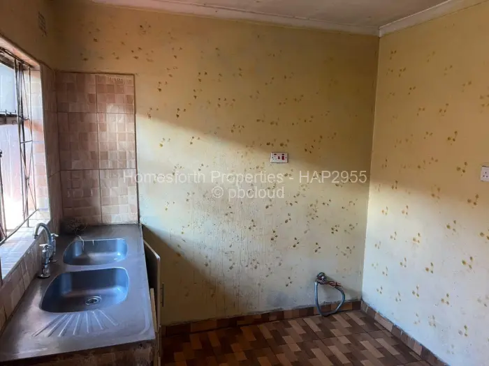 4 Bedroom House for Sale in Chitungwiza, Chitungwiza