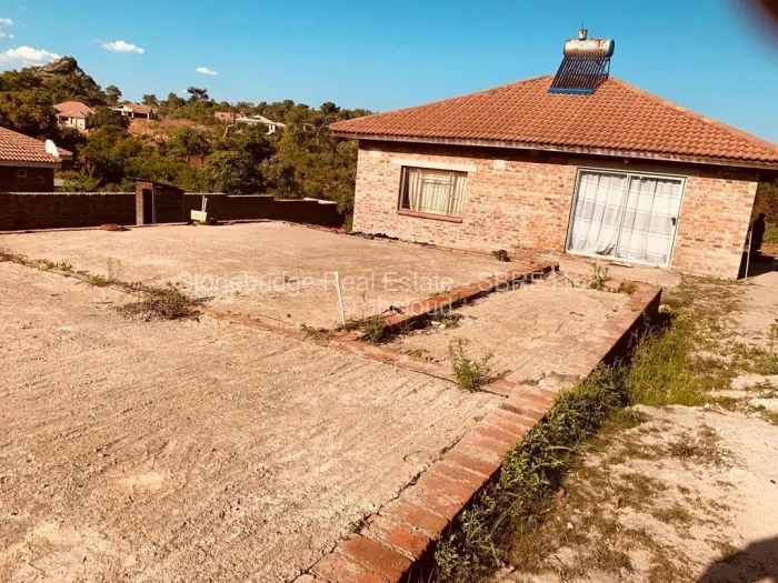 3 Bedroom Cottage/Garden Flat for Sale in Crowhill Views, Harare