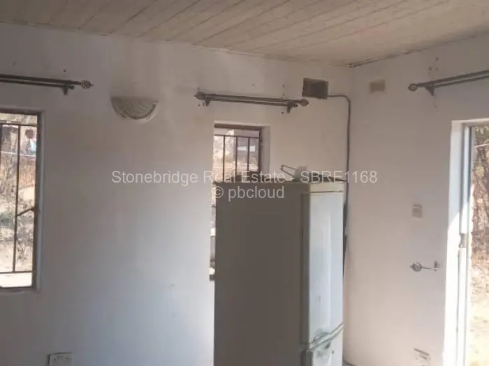 3 Bedroom Cottage/Garden Flat for Sale in Crowhill Views, Harare