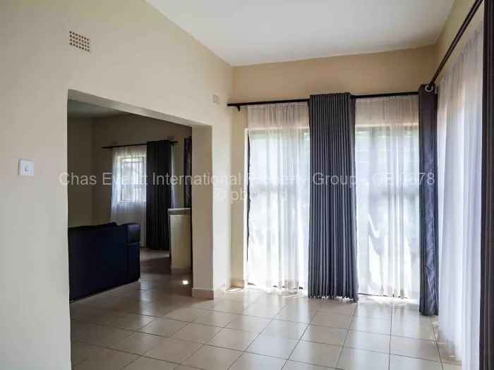 Flat/Apartment for Sale in Emerald Hill, Harare