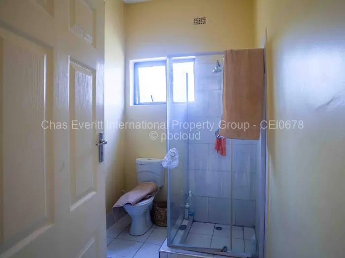 Flat/Apartment for Sale in Emerald Hill, Harare